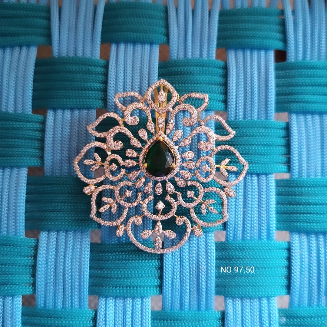 SST 372 | EXQUISITE FLORAL PENDENT