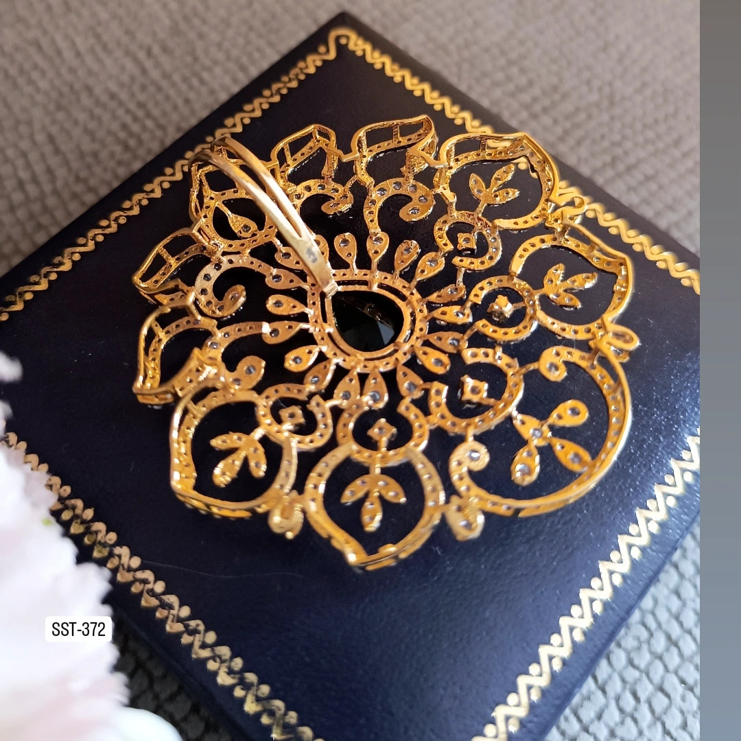 SST 372 | EXQUISITE FLORAL PENDENT