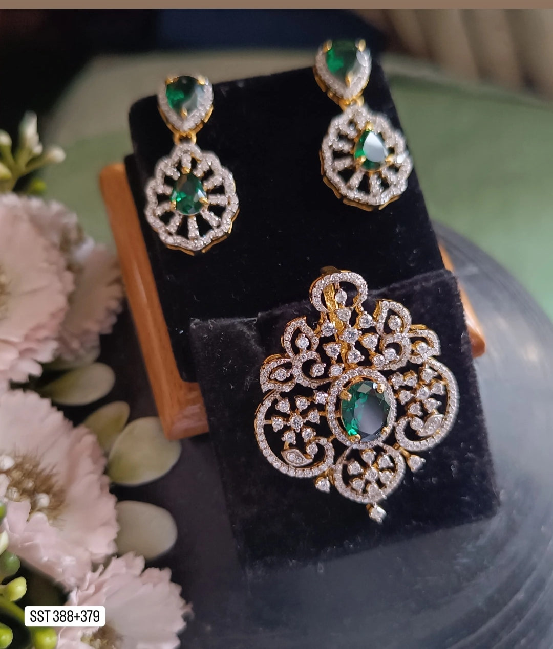 SST 388 + 379 | ELEGANT GREEN STONE PENDENT SET