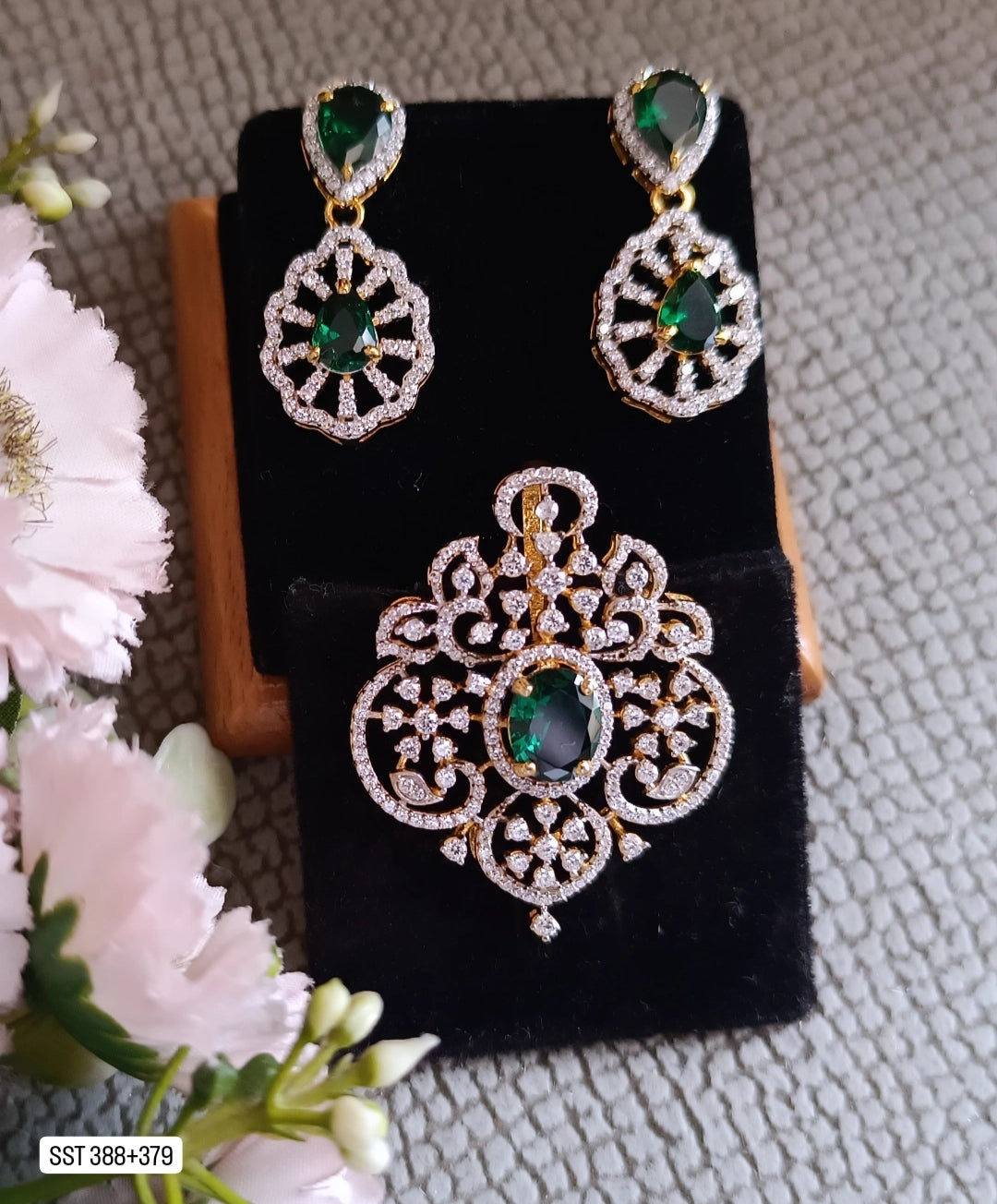 SST 388 + 379 | ELEGANT GREEN STONE PENDENT SET