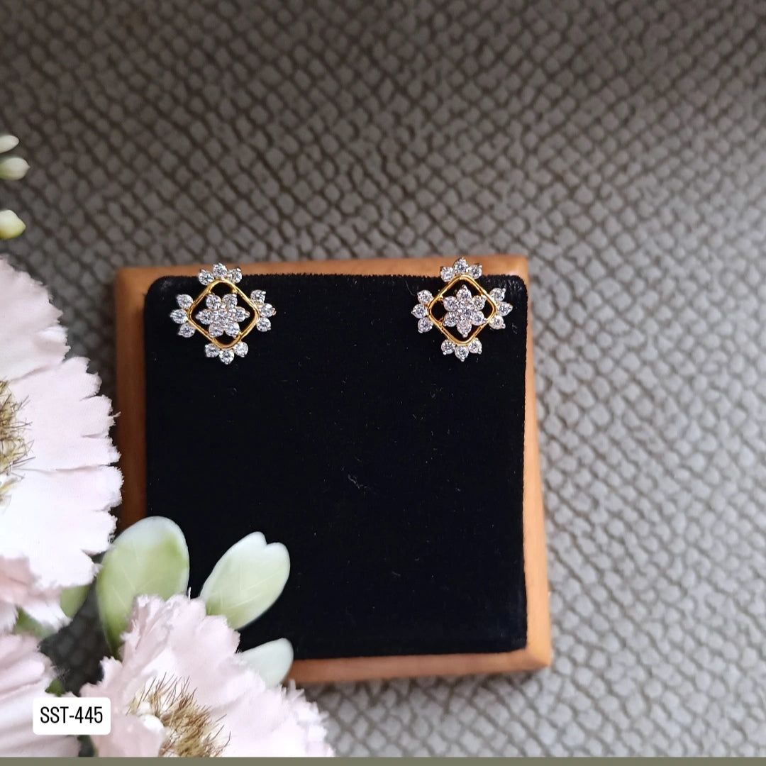SST 445 | SPARKLING FLOWER STUD EARRINGS