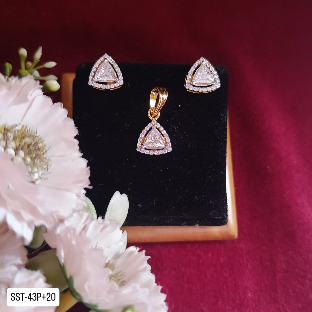 SST 043P + 020 | TRIANGLE DIAMOND PENDENT AND EARRINGS SET