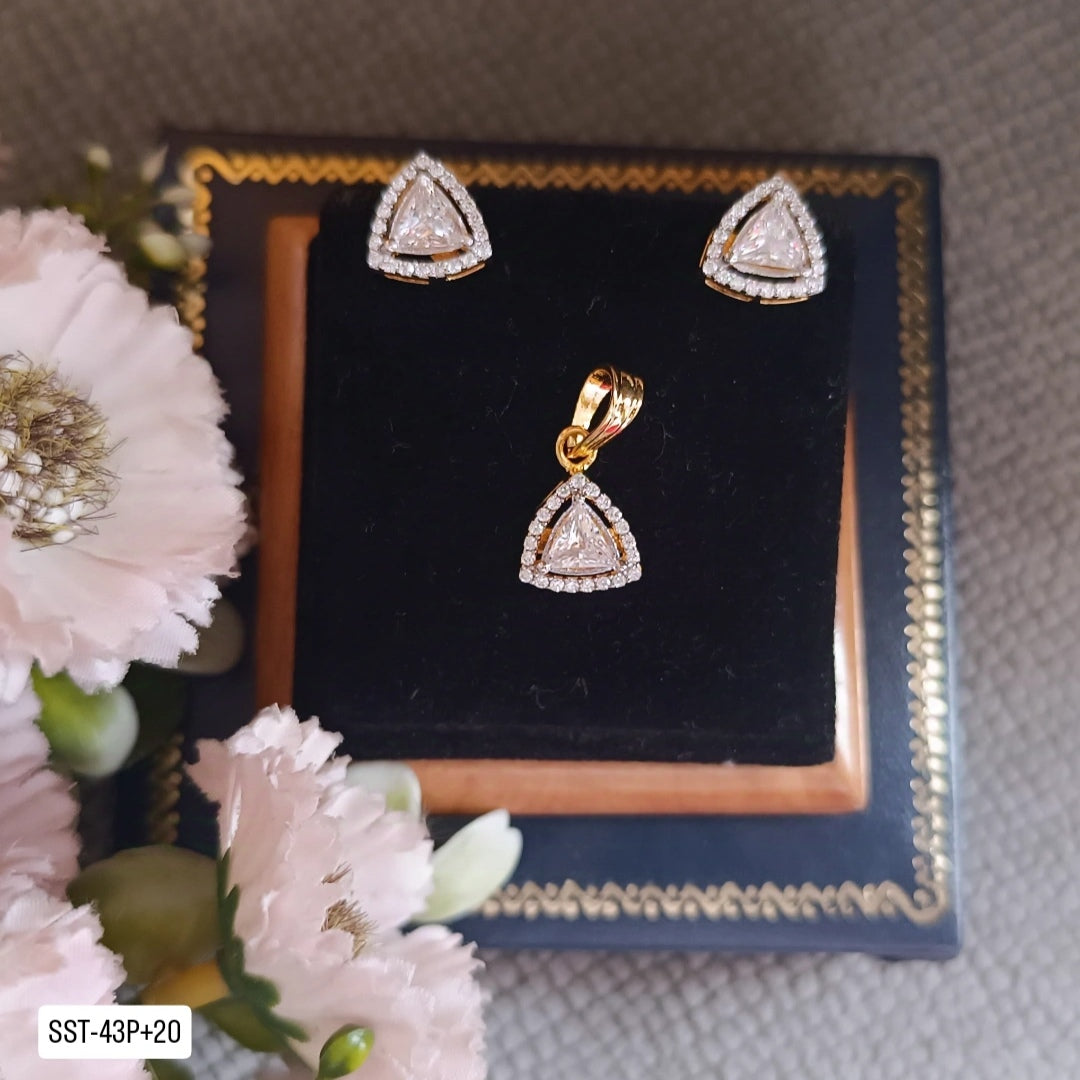 SST 043P + 020 | TRIANGLE DIAMOND PENDENT AND EARRINGS SET