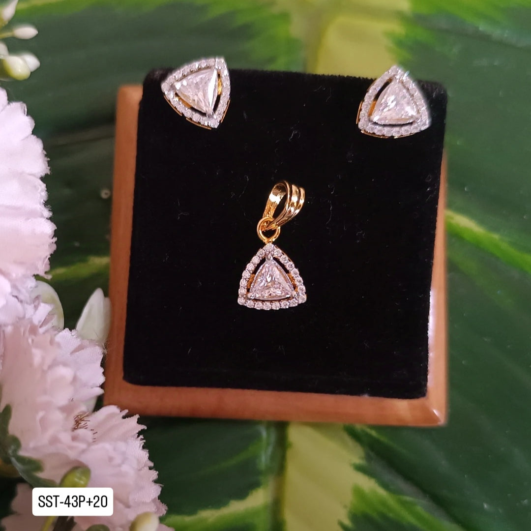 SST 043P + 020 | TRIANGLE DIAMOND PENDENT AND EARRINGS SET