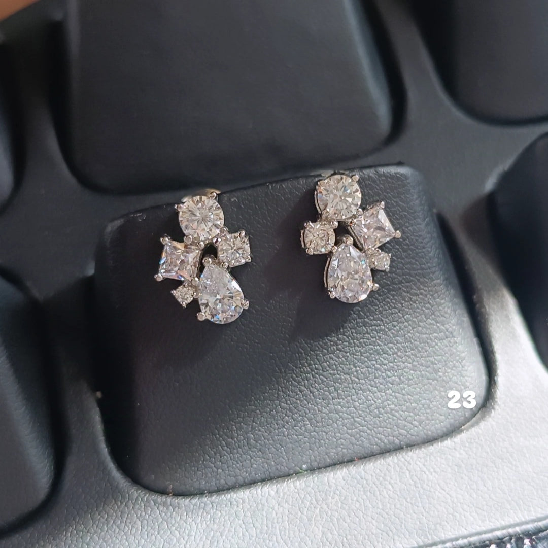 SST 195 | CLUSTER DIAMOND STUD EARRING