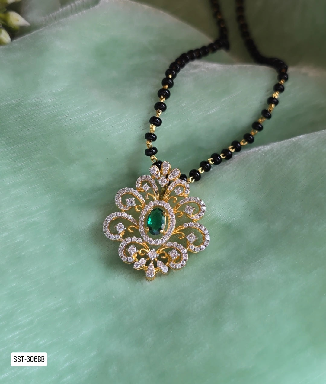 306BB | EMERALD AND DIAMOND MANGALSUTRA