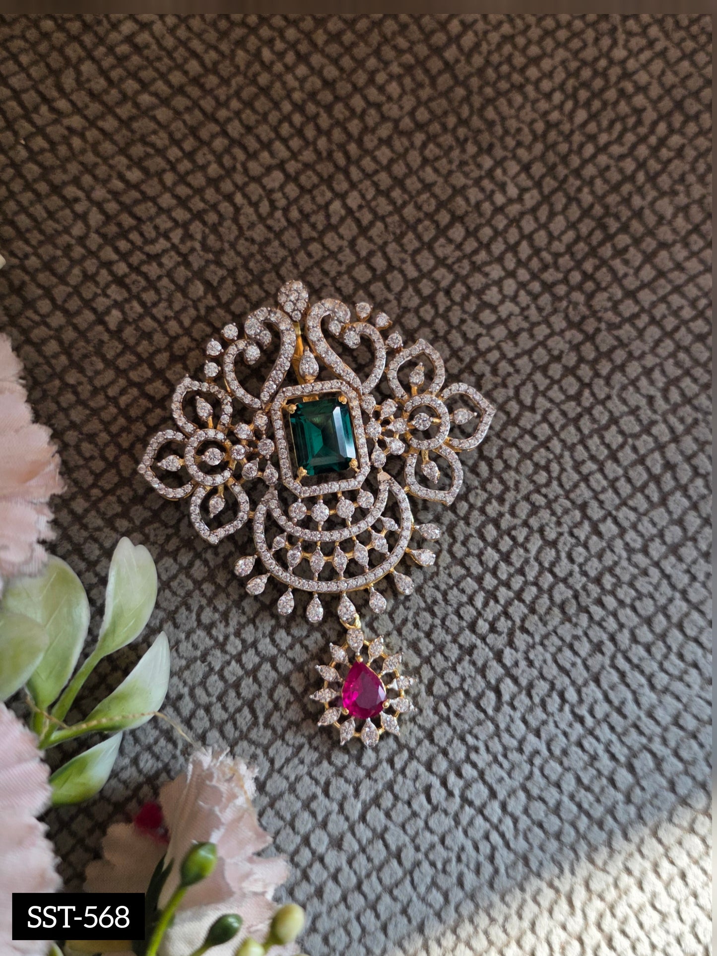 SST 568 | EMERALD FILIGREE STATEMENT BROOCH PENDANT