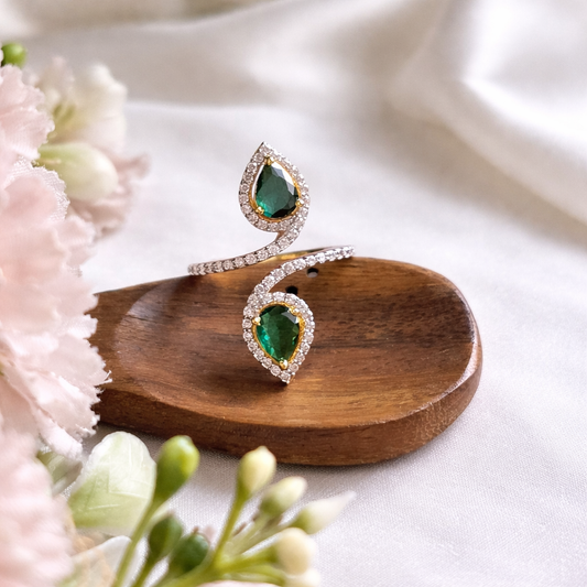 SST 567 | LUXURY EMERALD TEARDROP RING