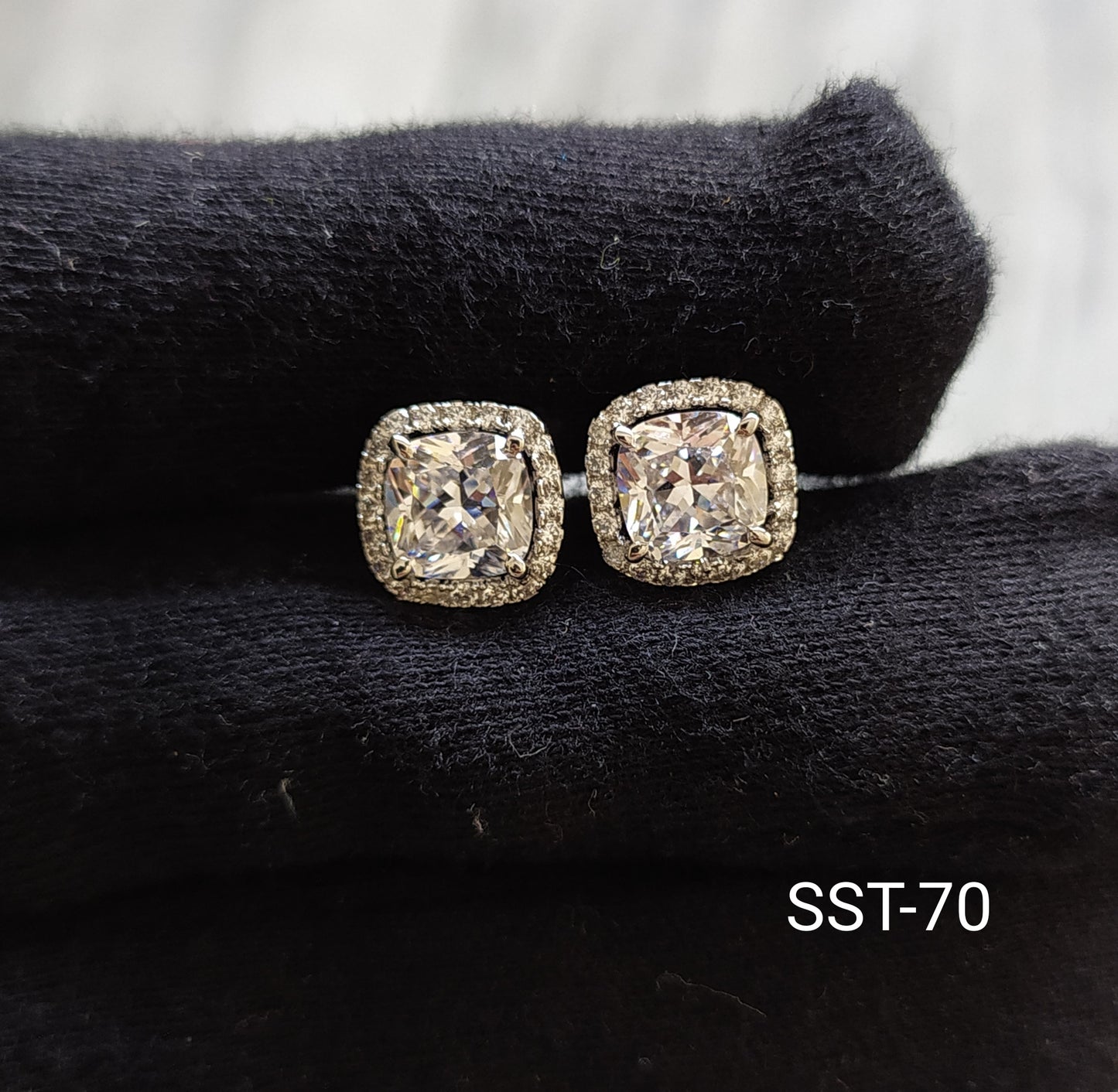 SST 070 | CUSHION HALO SQUARE STUD EARRINGS