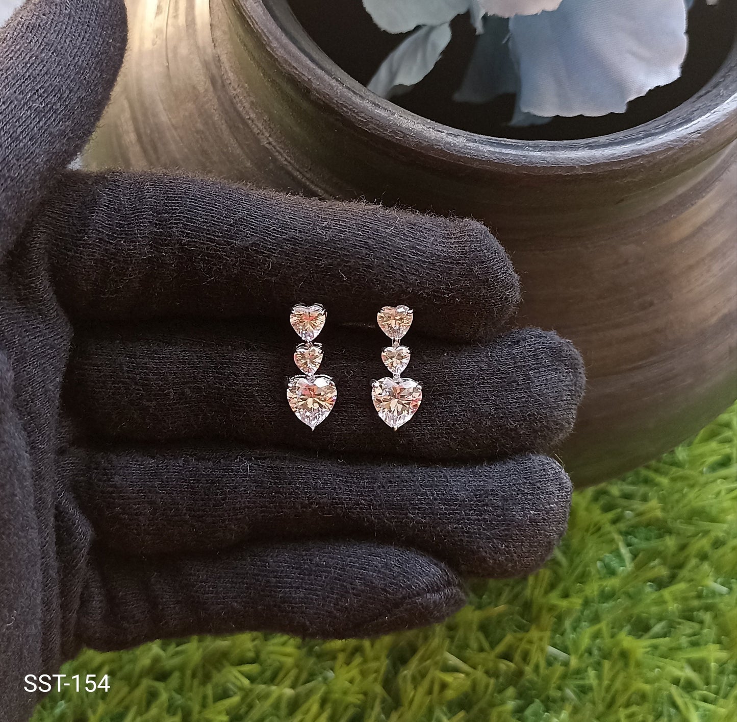 SST 154 | LOVE TRIANGLE HEART STUD