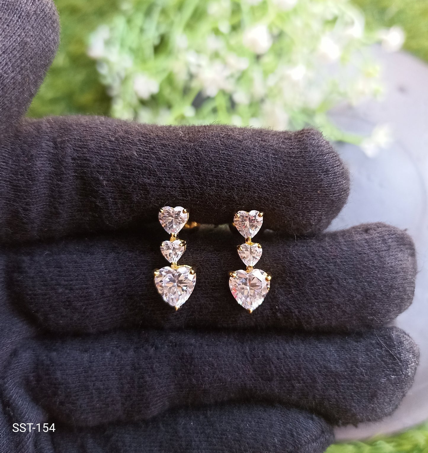 SST 154 | LOVE TRIANGLE HEART STUD