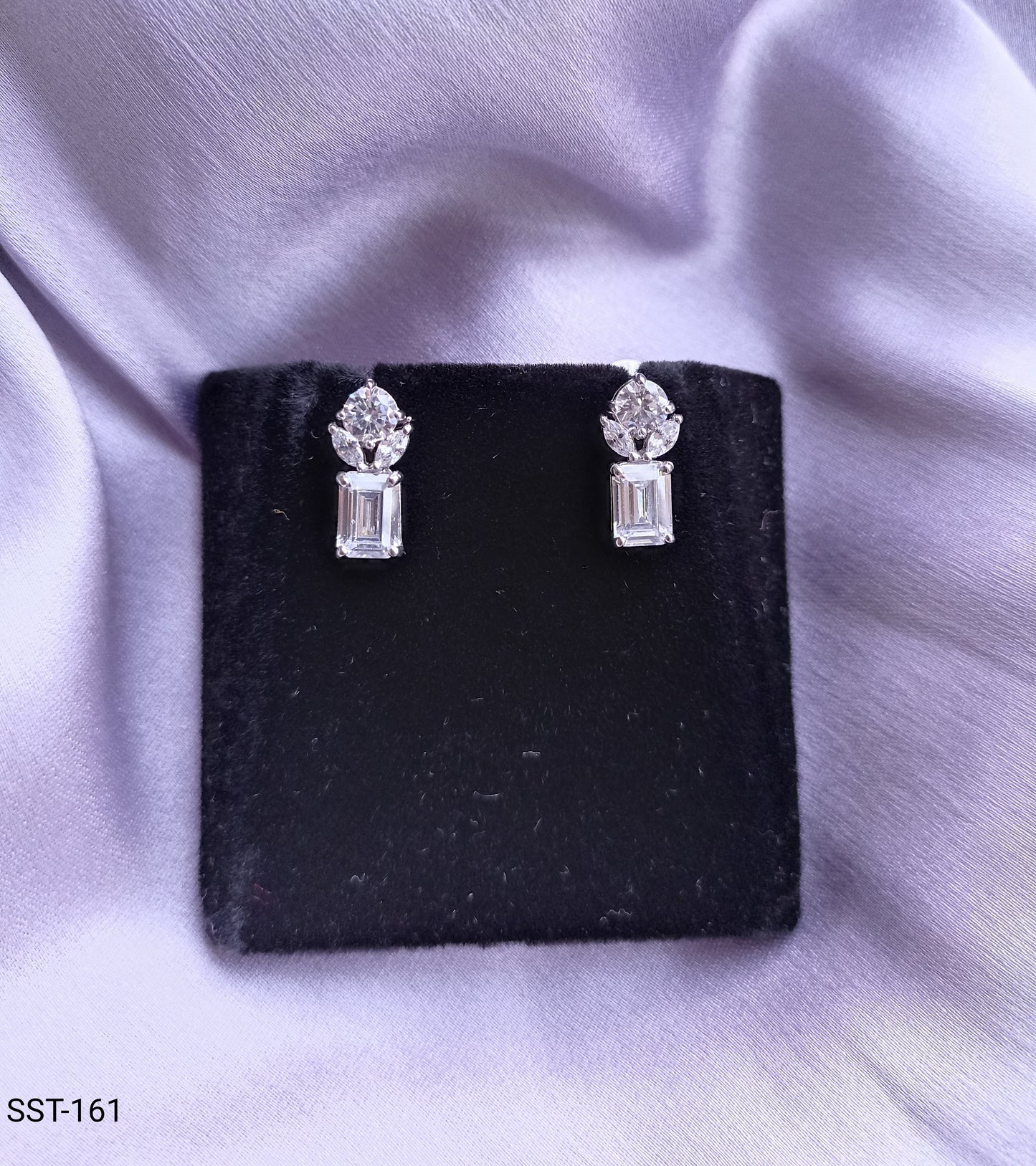 SST 161 | BAGUETTE DROP EARRINGS