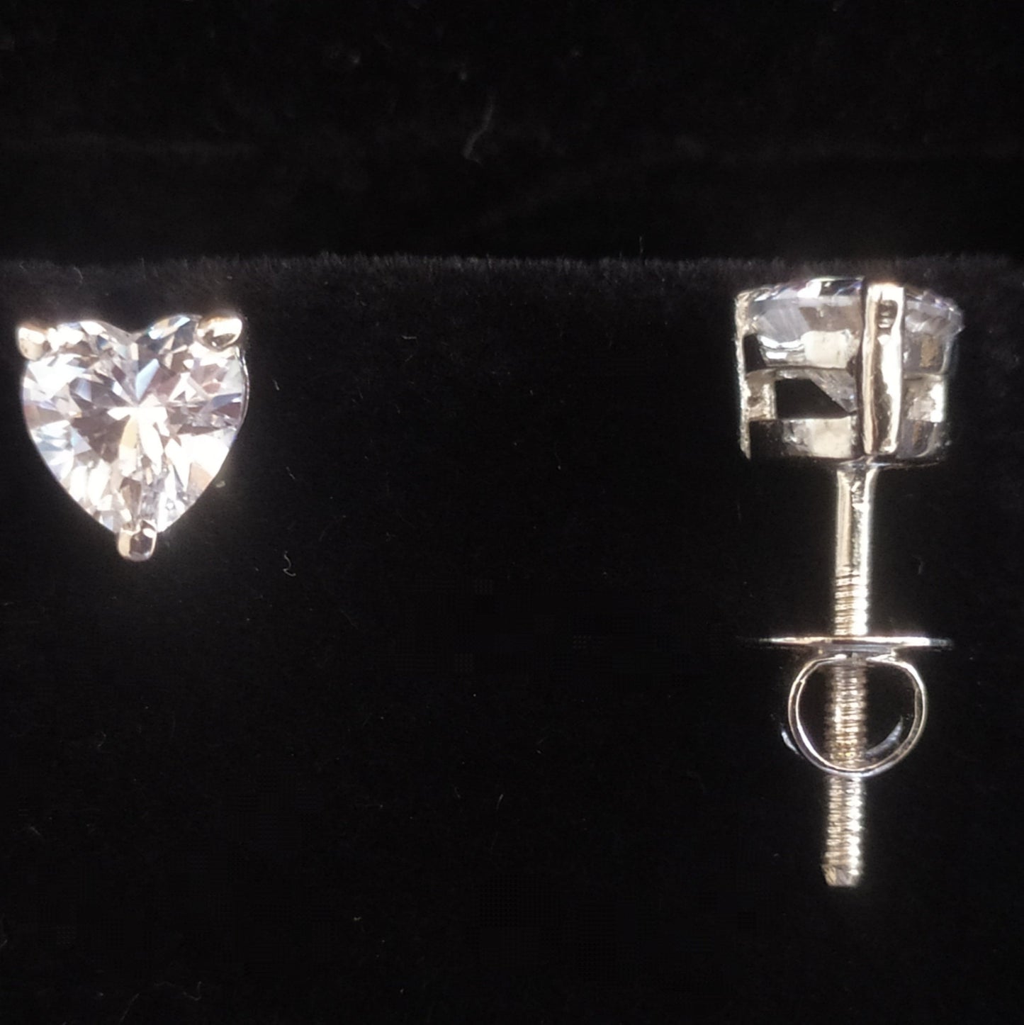 SST 065 | HEART SINGLE SOLITAIRE DIAMOND STUD