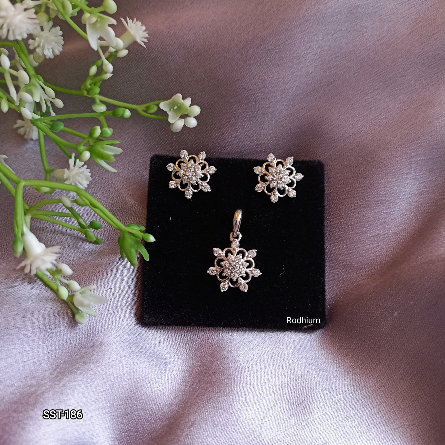 SST 186 | FLOWER ZIRCON PENDANT & EARRINGS SET