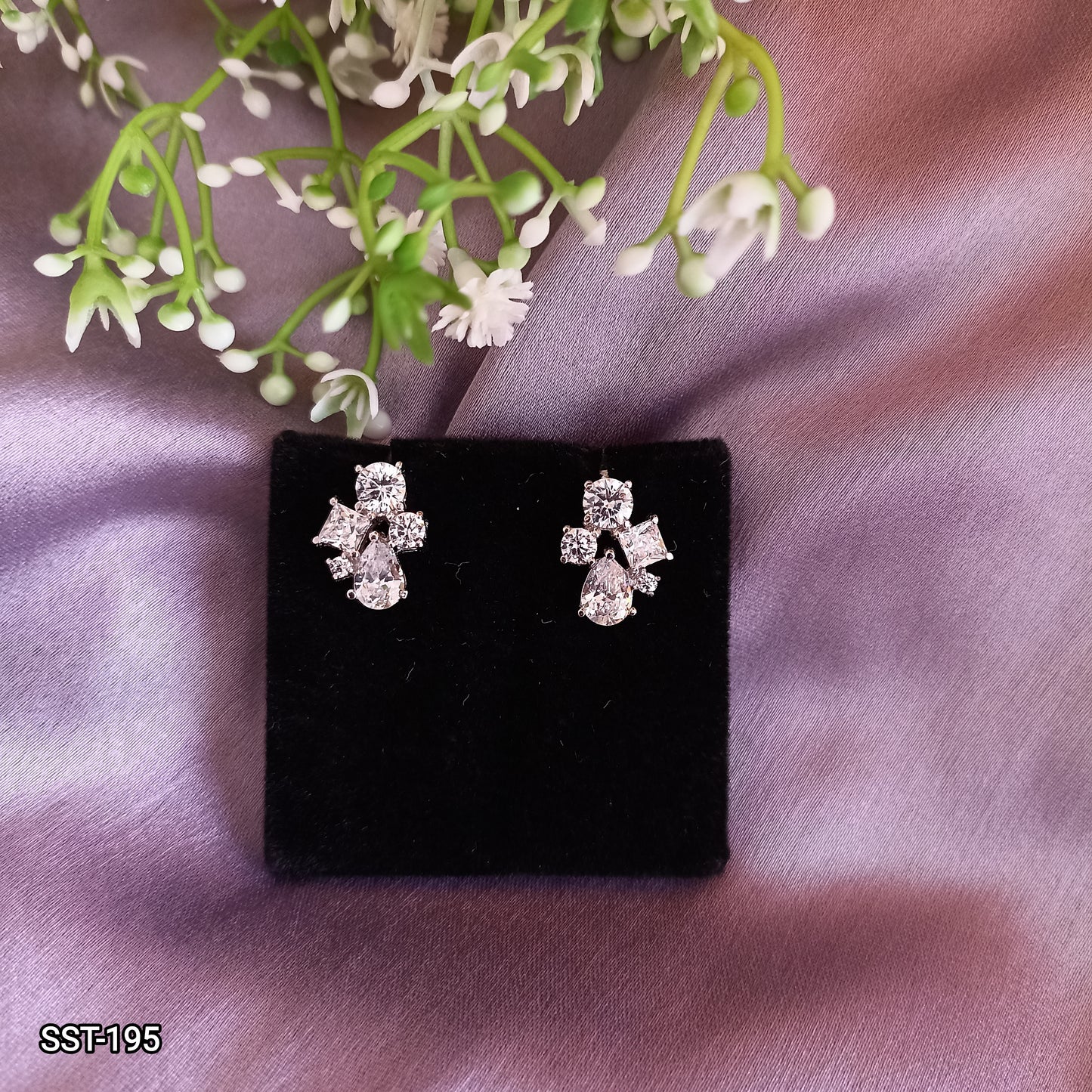 SST 195 | CLUSTER DIAMOND STUD EARRING