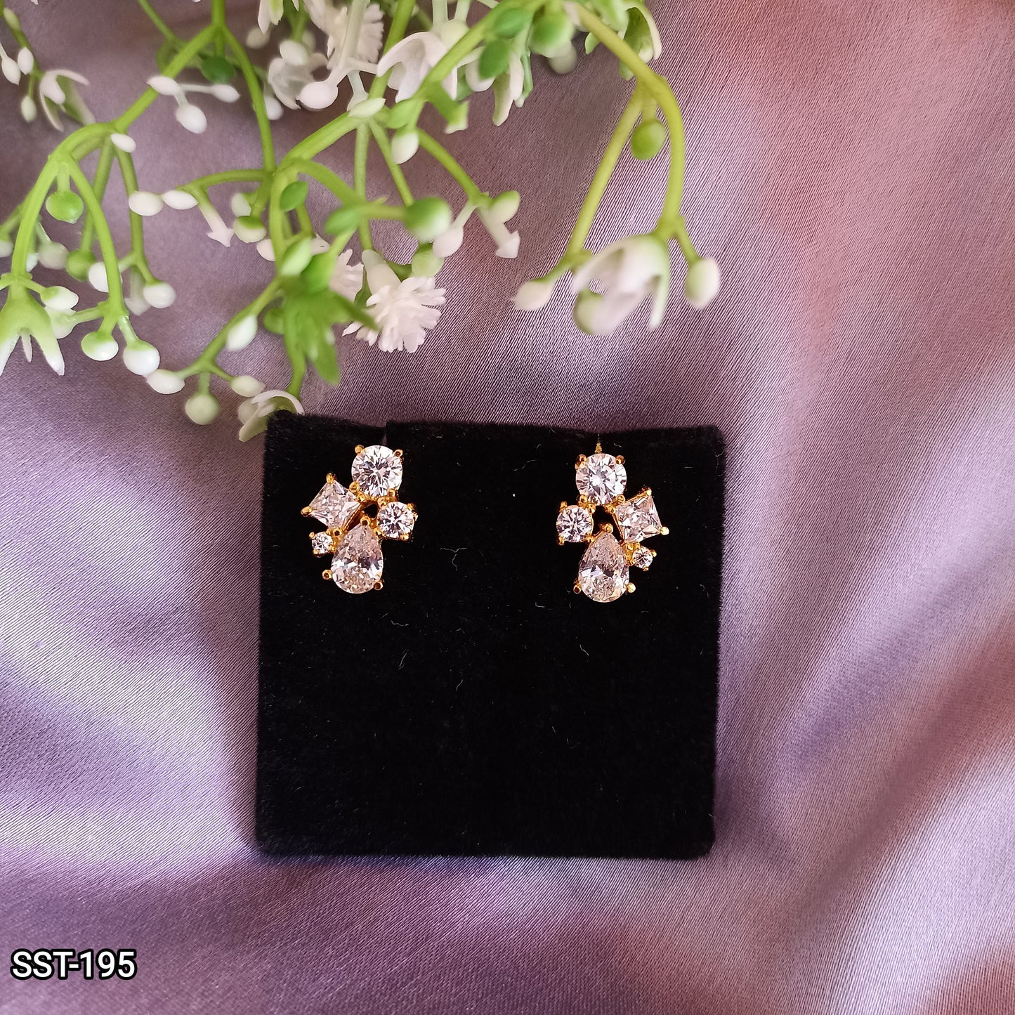 SST 195 | CLUSTER DIAMOND STUD EARRING