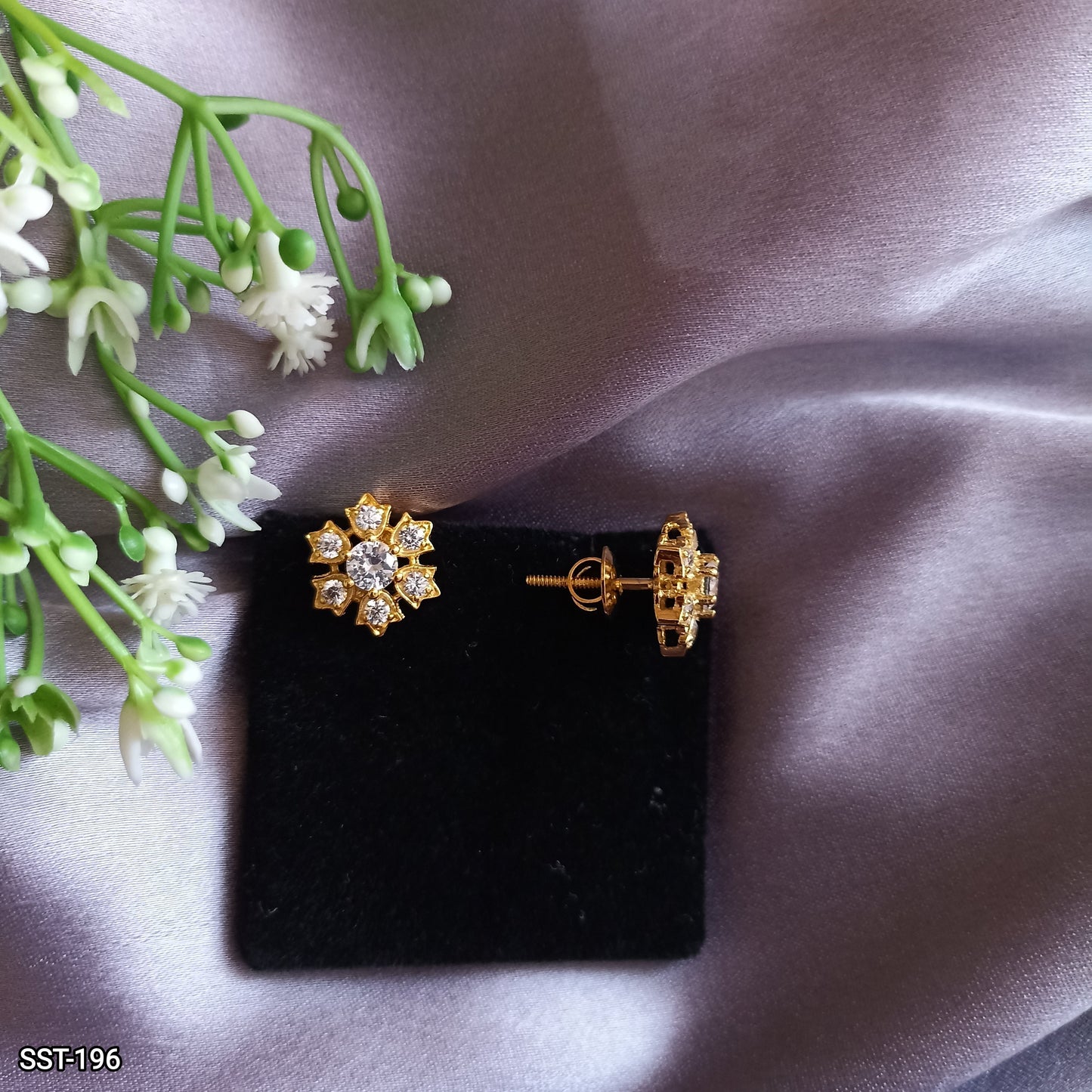SST 196 | FLOWER STUD EARRING WITH CUBIC ZIRCONIA DIAMOND