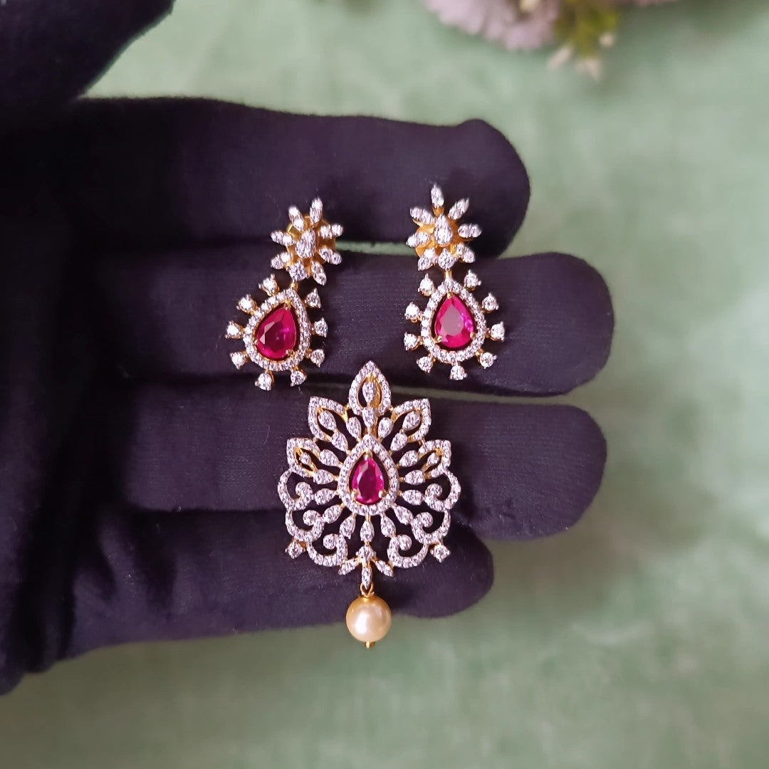 SST 286RED + 162RED | PENDENT AND EARRING SET