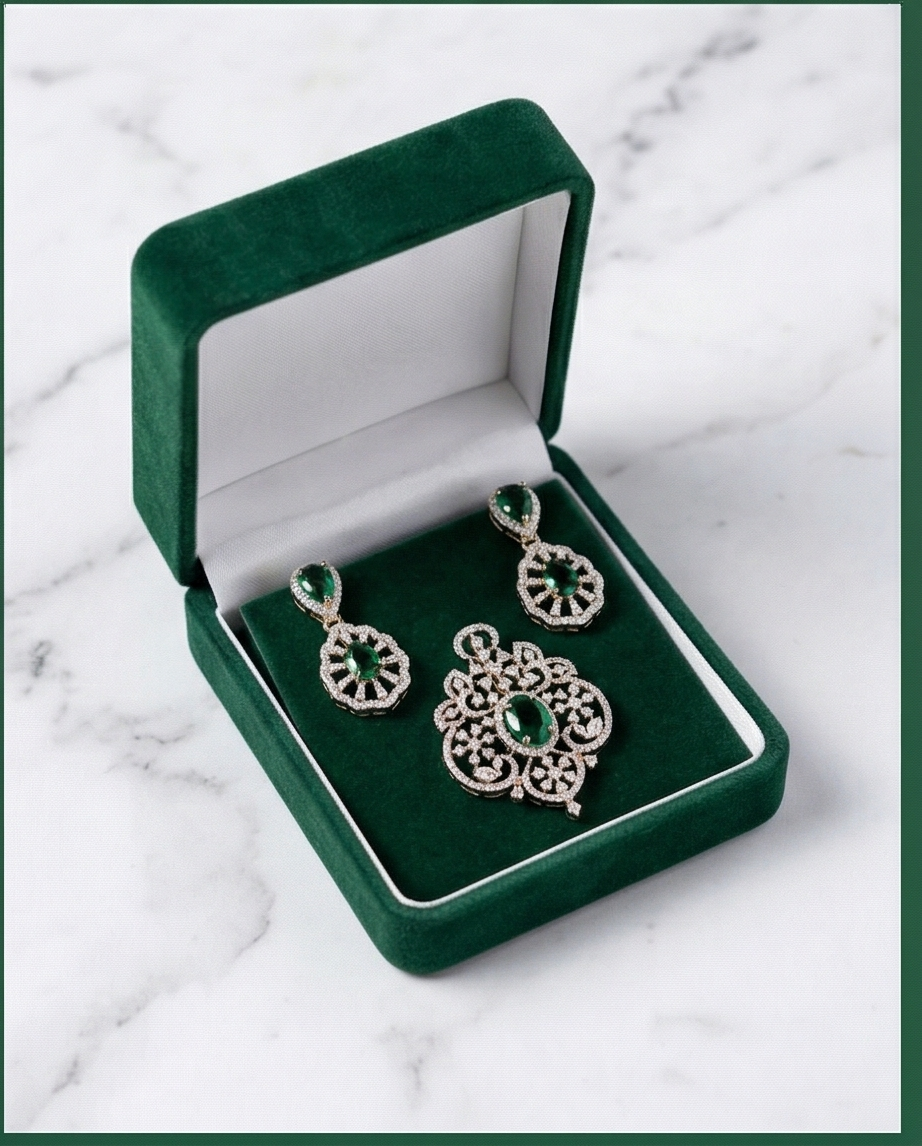 SST 388 + 379 | ELEGANT GREEN STONE PENDENT SET