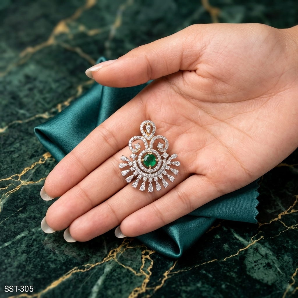 SST 305 | EXQUISITE EMERALD-ACCENTED PENDANT