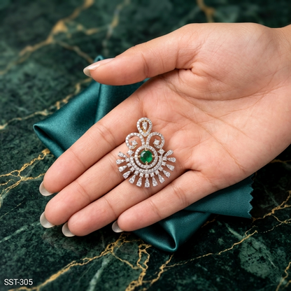 SST 305 | EXQUISITE EMERALD-ACCENTED PENDANT