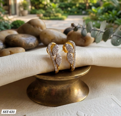 SST 631 | SPARKLING LEAF CURVE STUD EARRINGS