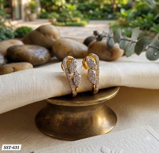 SST 631 | SPARKLING LEAF CURVE STUD EARRINGS