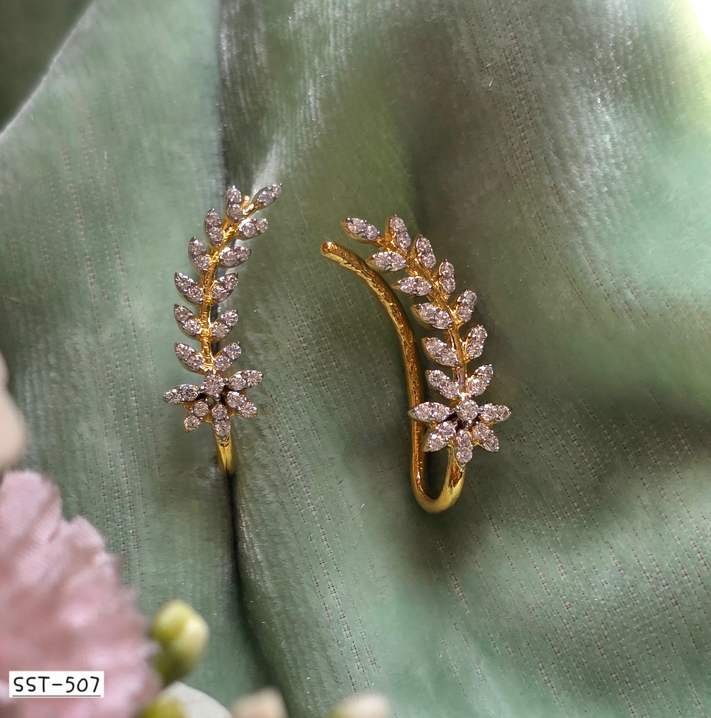 SST 507 |  RADIANT LEAF EAR CUFF