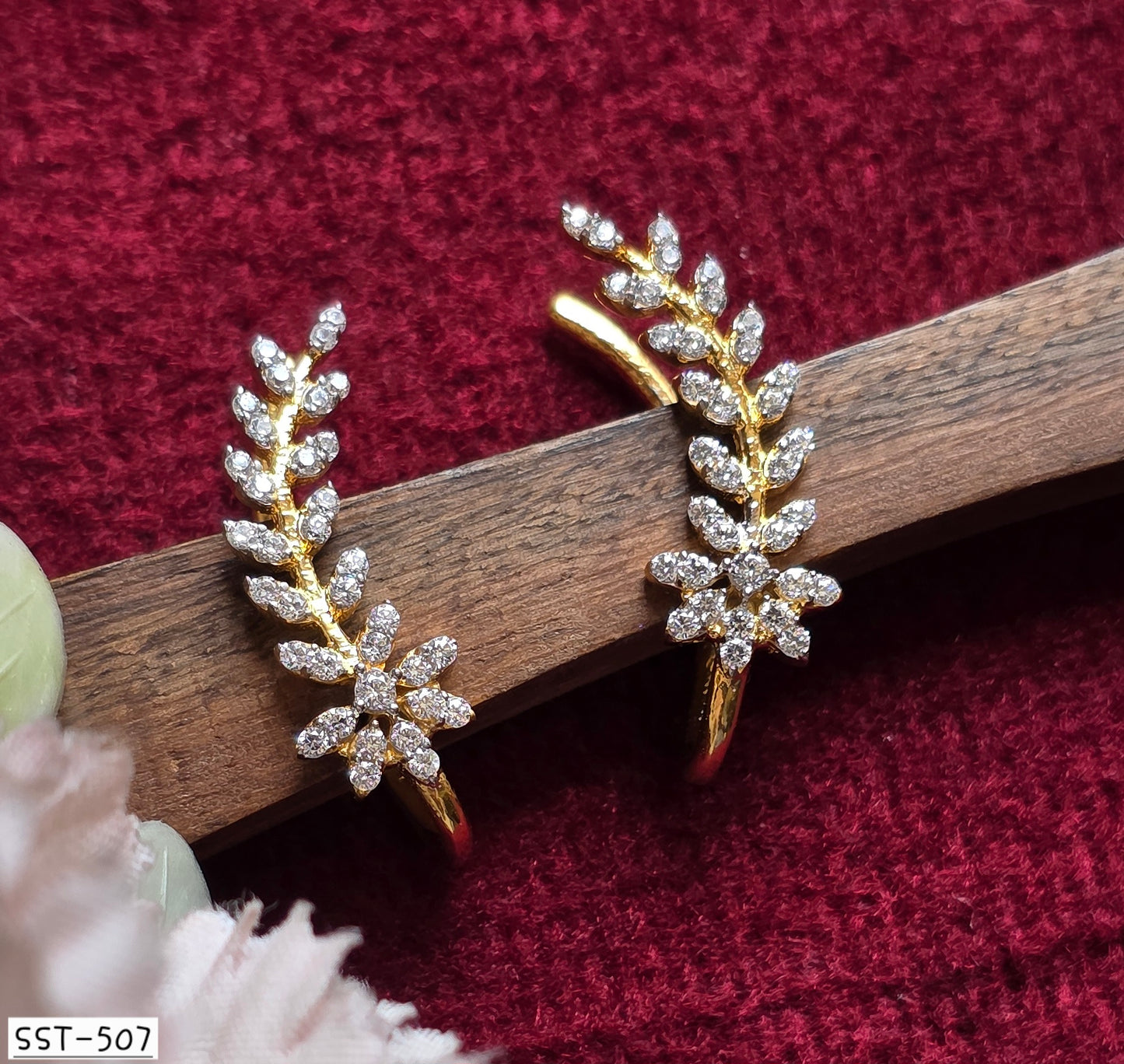 SST 507 |  RADIANT LEAF EAR CUFF