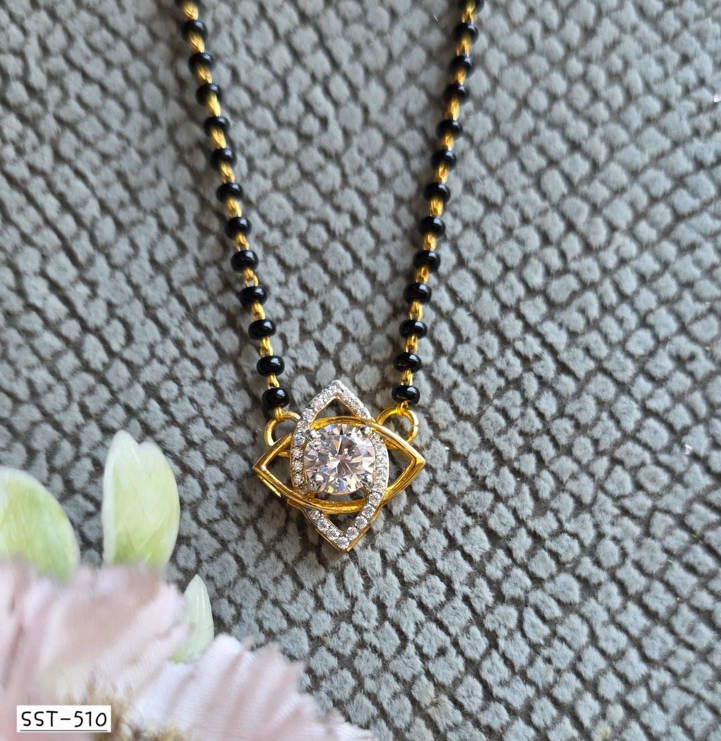 SST 510 | LUMINOUS STAR NECKLACE