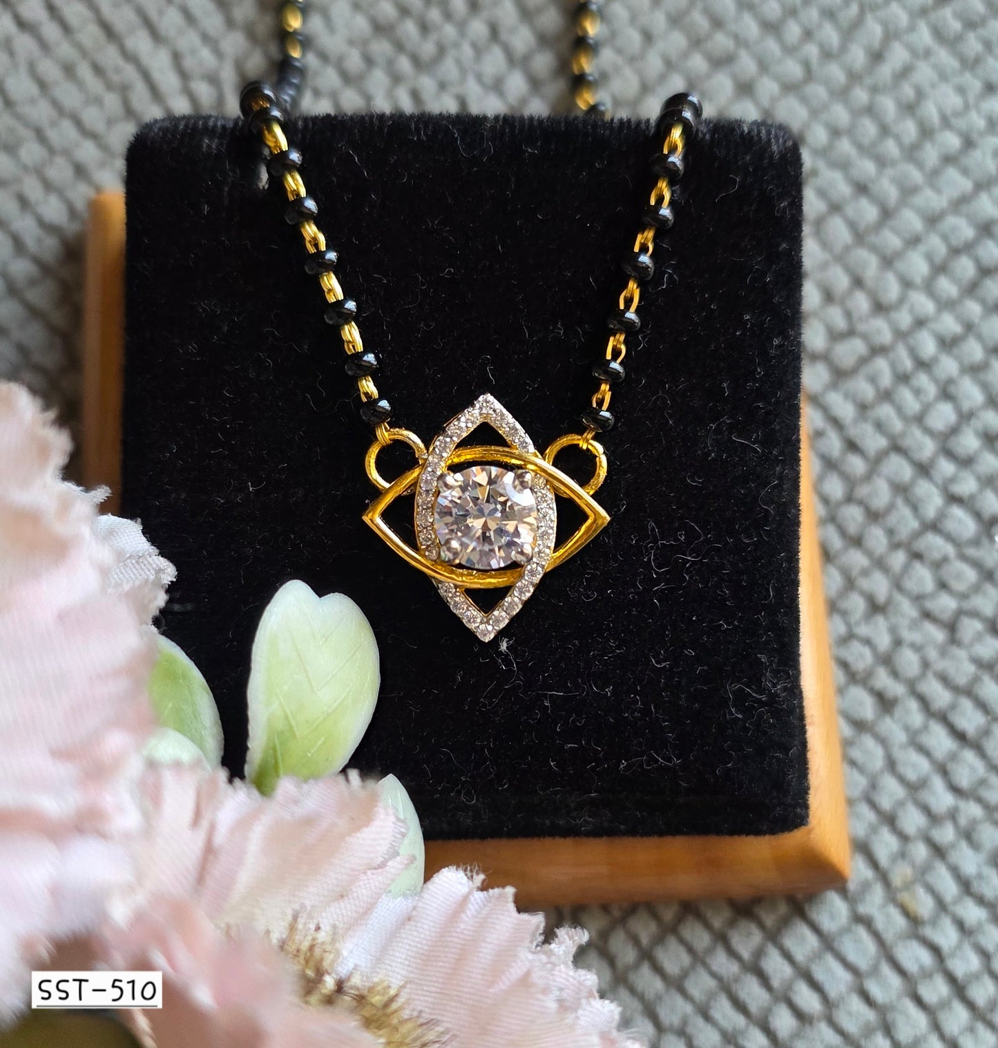 SST 510 | LUMINOUS STAR NECKLACE