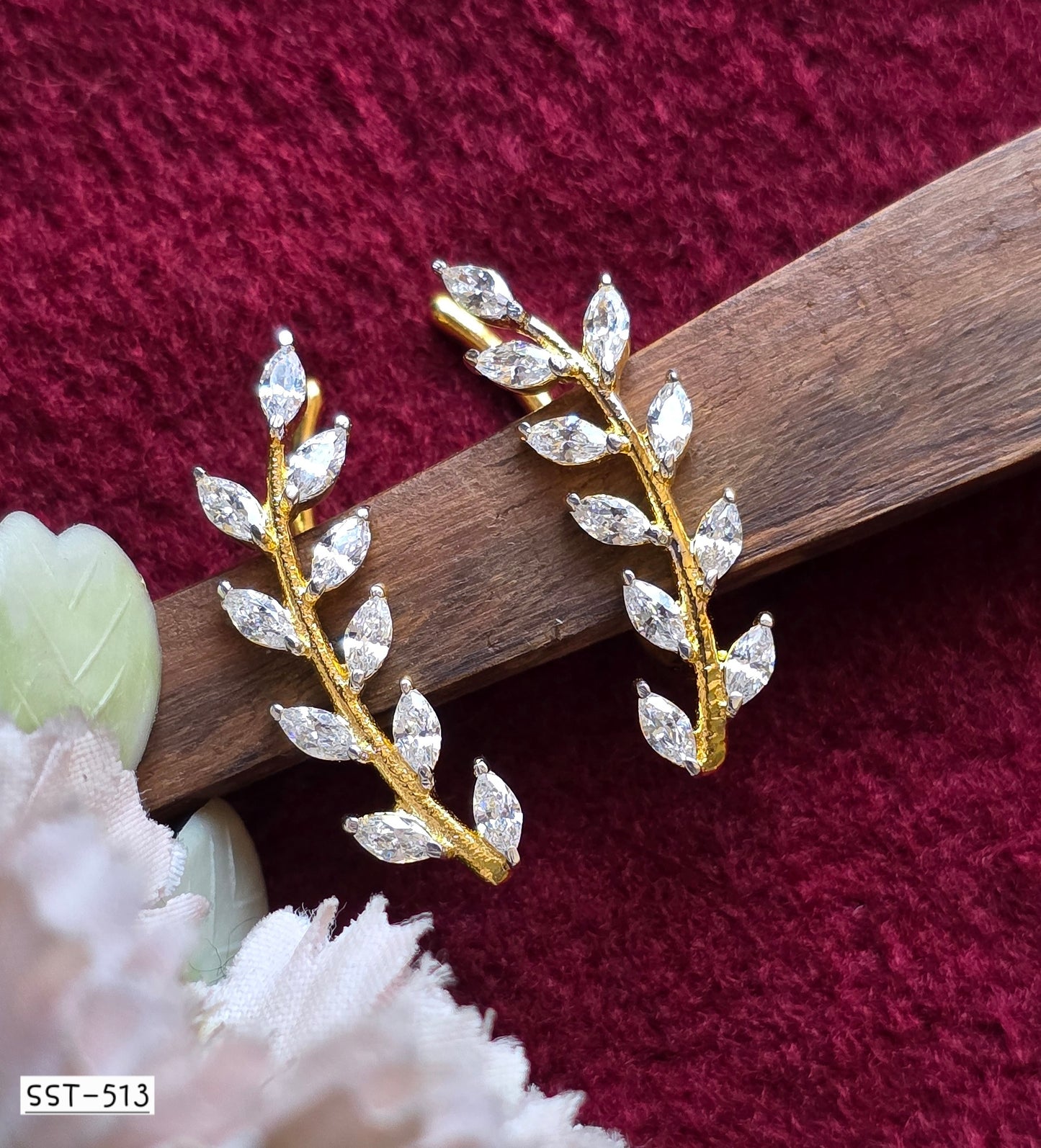 SST 513 | SHIMMERING LEAF DIAMOND EARRINGS