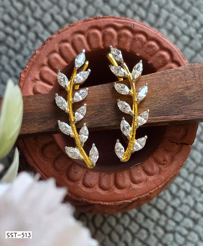SST 513 | SHIMMERING LEAF DIAMOND EARRINGS
