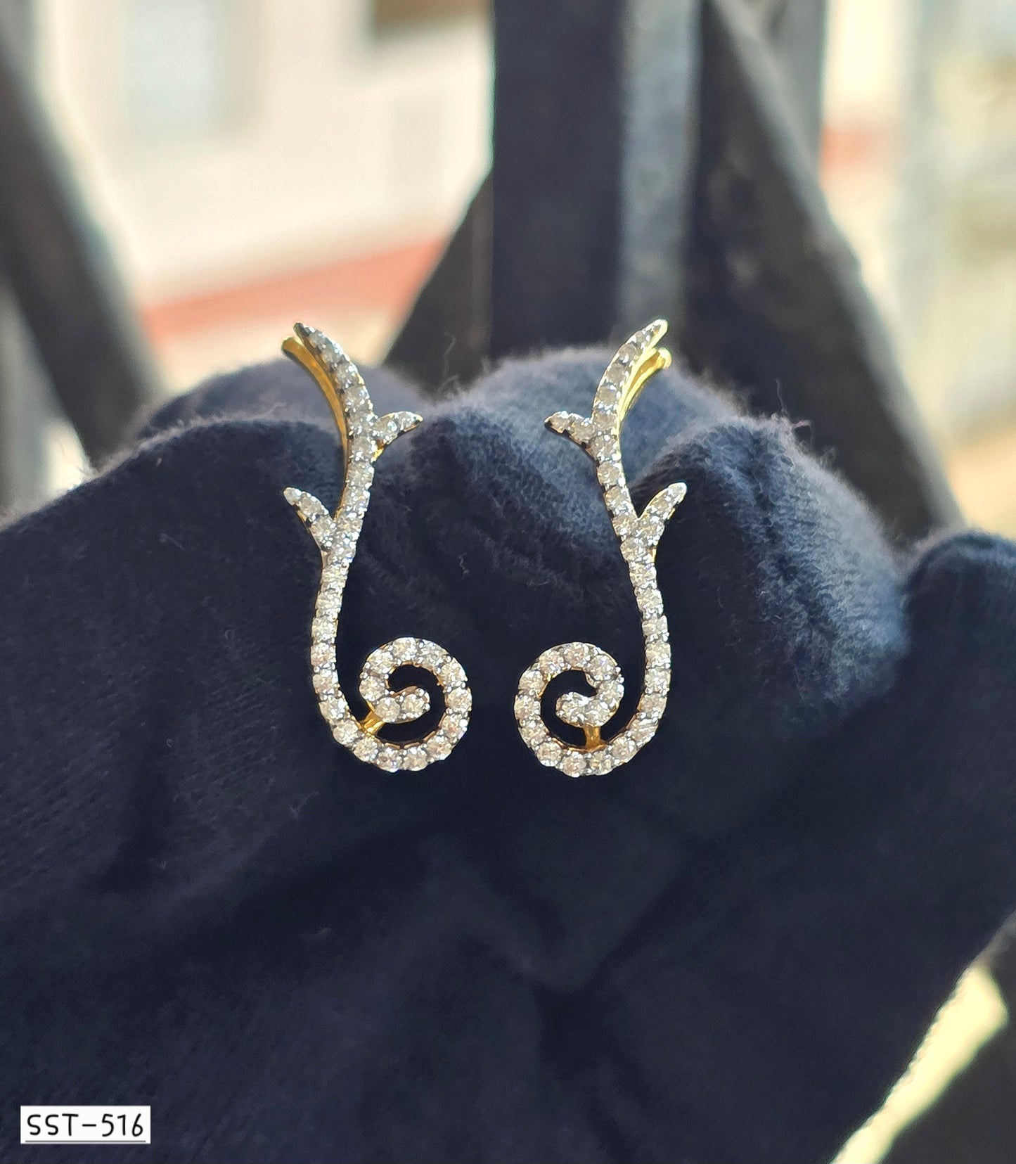 SST 516 |  SWIRLING VINE CUFF EARRINGS