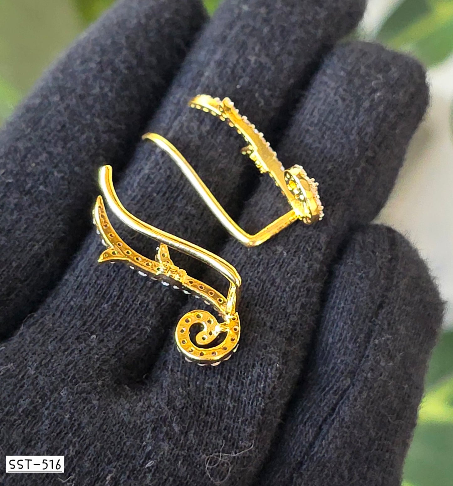SST 516 |  SWIRLING VINE CUFF EARRINGS