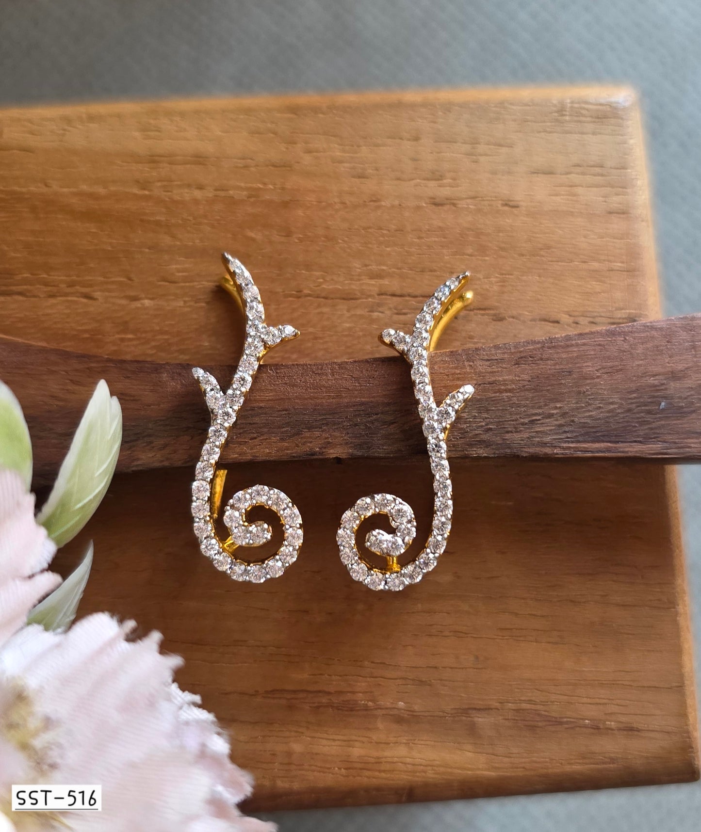 SST 516 |  SWIRLING VINE CUFF EARRINGS