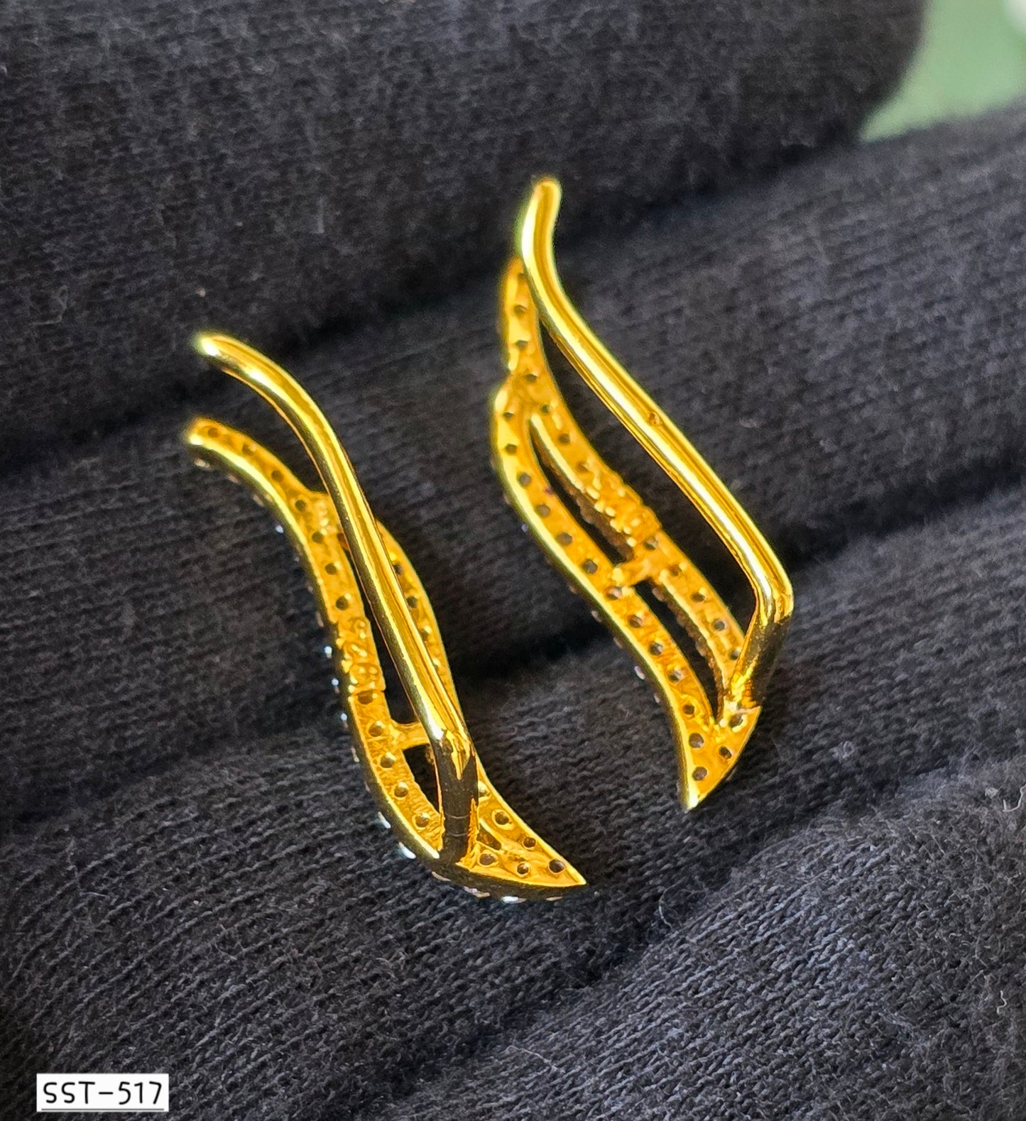 SST 517 | WAVY SPARKLE EARRINGS