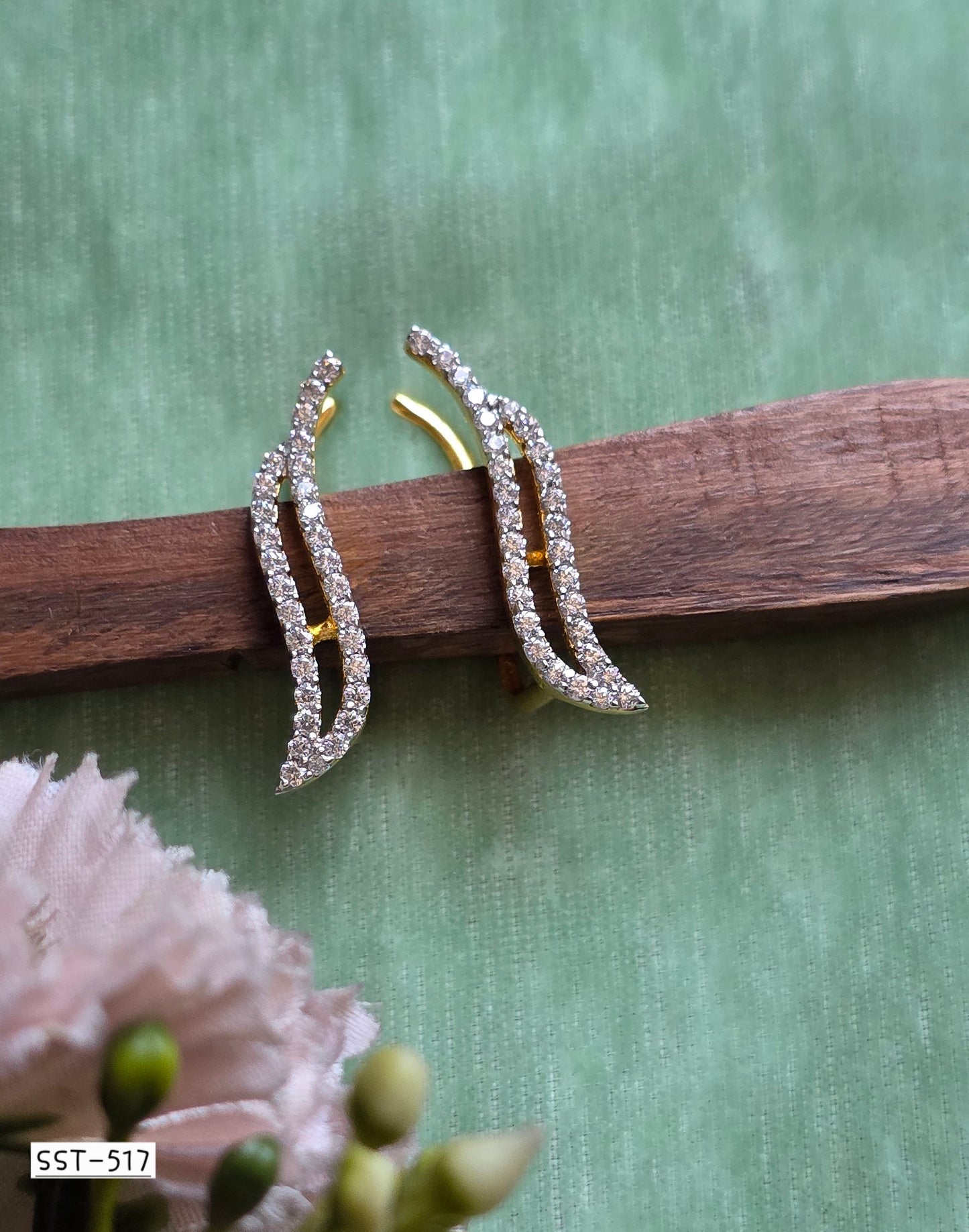 SST 517 | WAVY SPARKLE EARRINGS