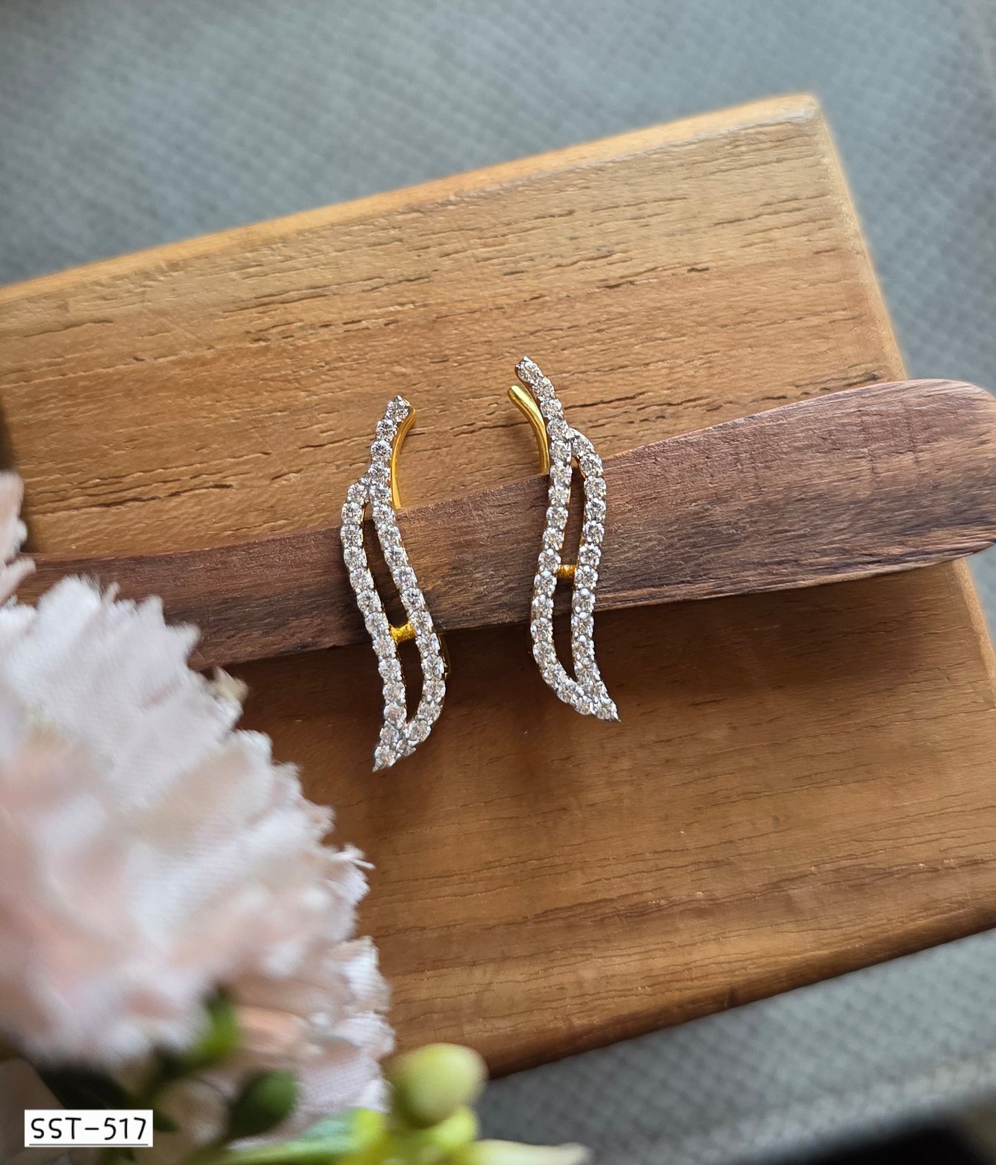 SST 517 | WAVY SPARKLE EARRINGS