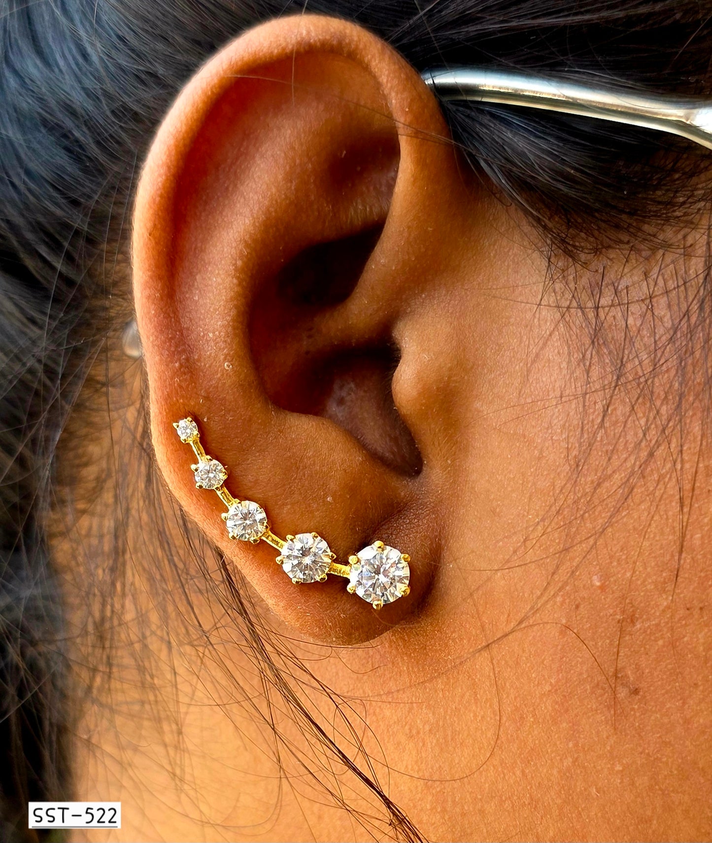 SST 522 | SPARKLING CRYSTAL EAR CUFF
