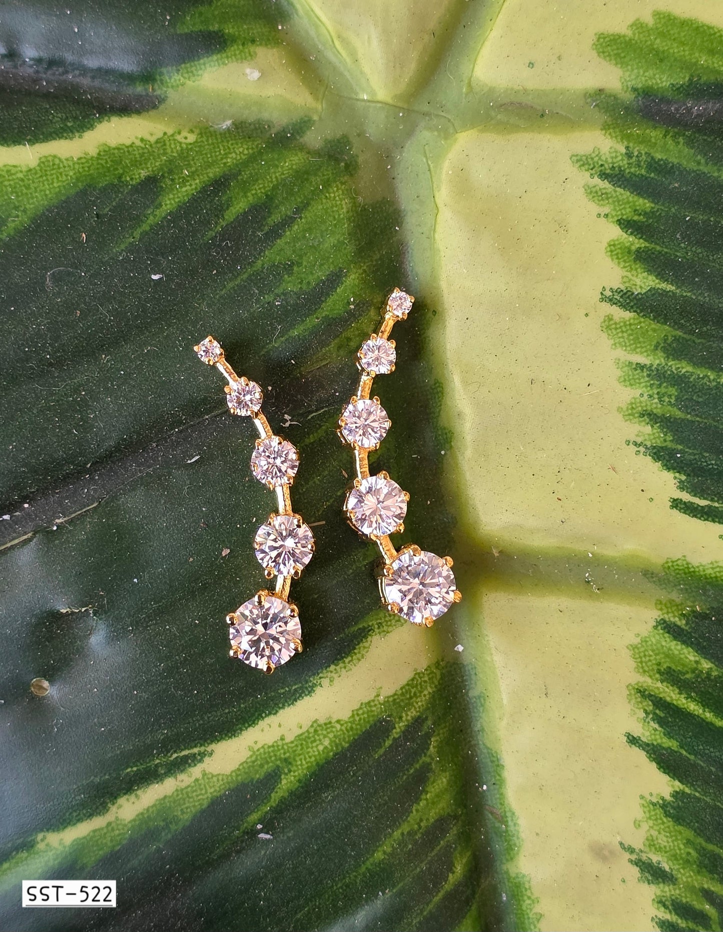 SST 522 | SPARKLING CRYSTAL EAR CUFF