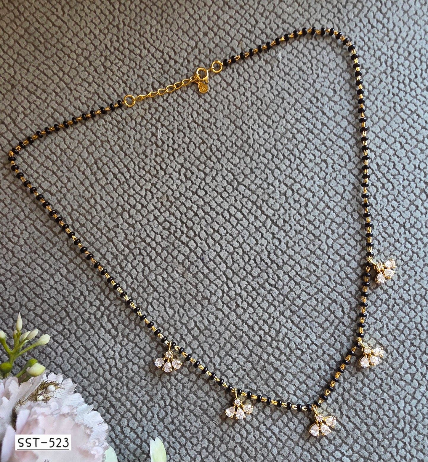 SST 523 | TRADITIONAL CRYSTAL MANGALSUTRA