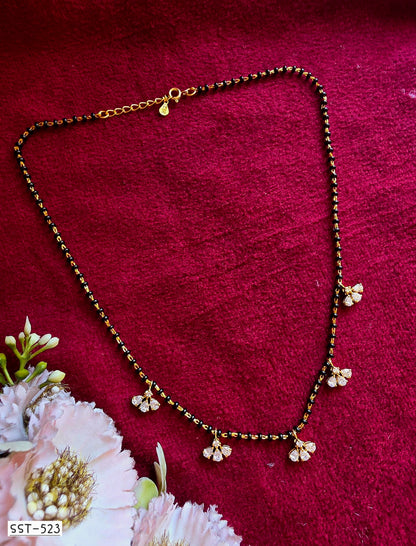 SST 523 | TRADITIONAL CRYSTAL MANGALSUTRA
