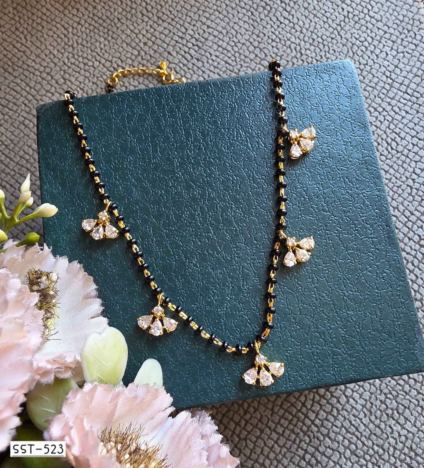 SST 523 | TRADITIONAL CRYSTAL MANGALSUTRA