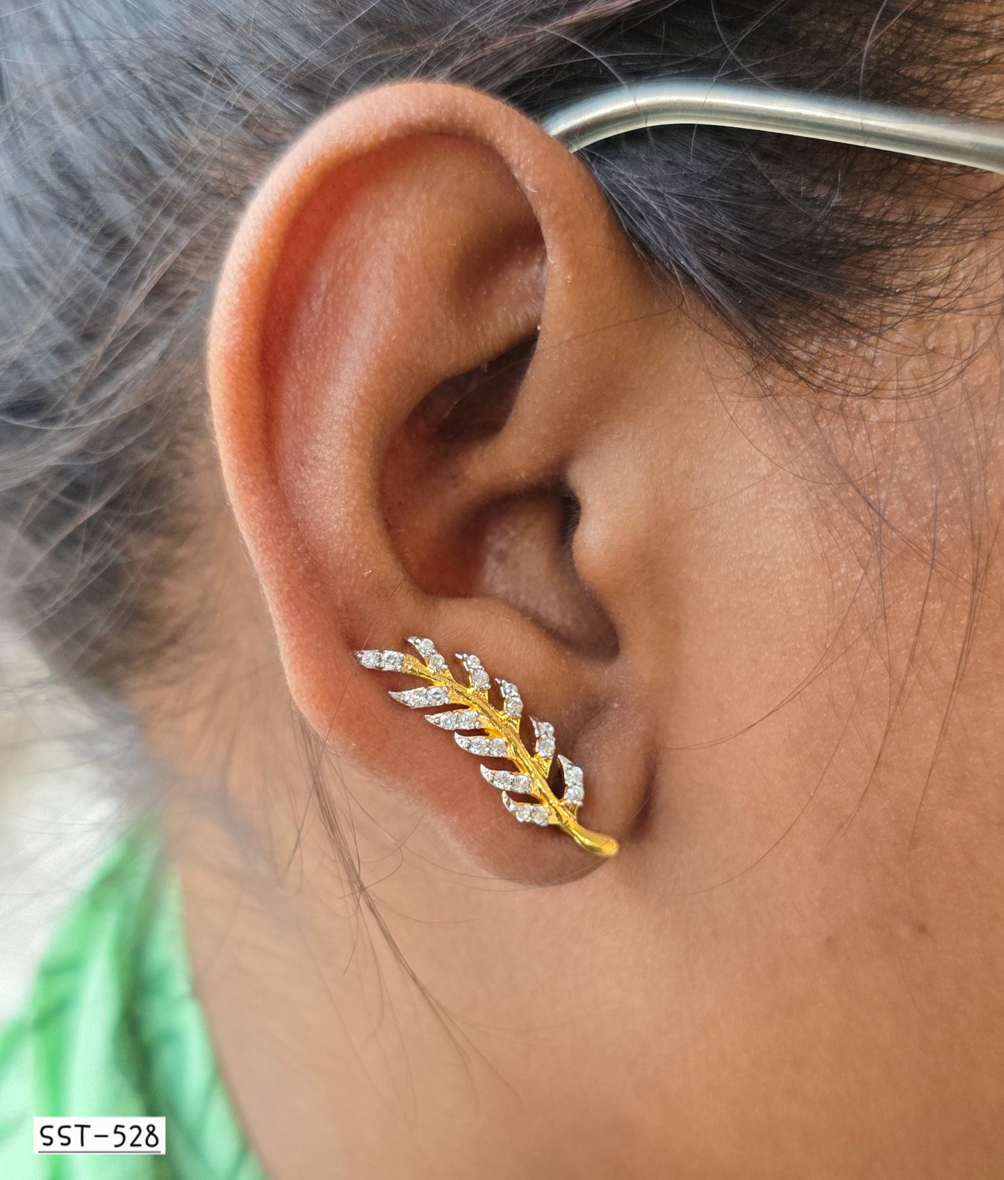 SST 528  | LEAFY DIAMOND EARCUFF