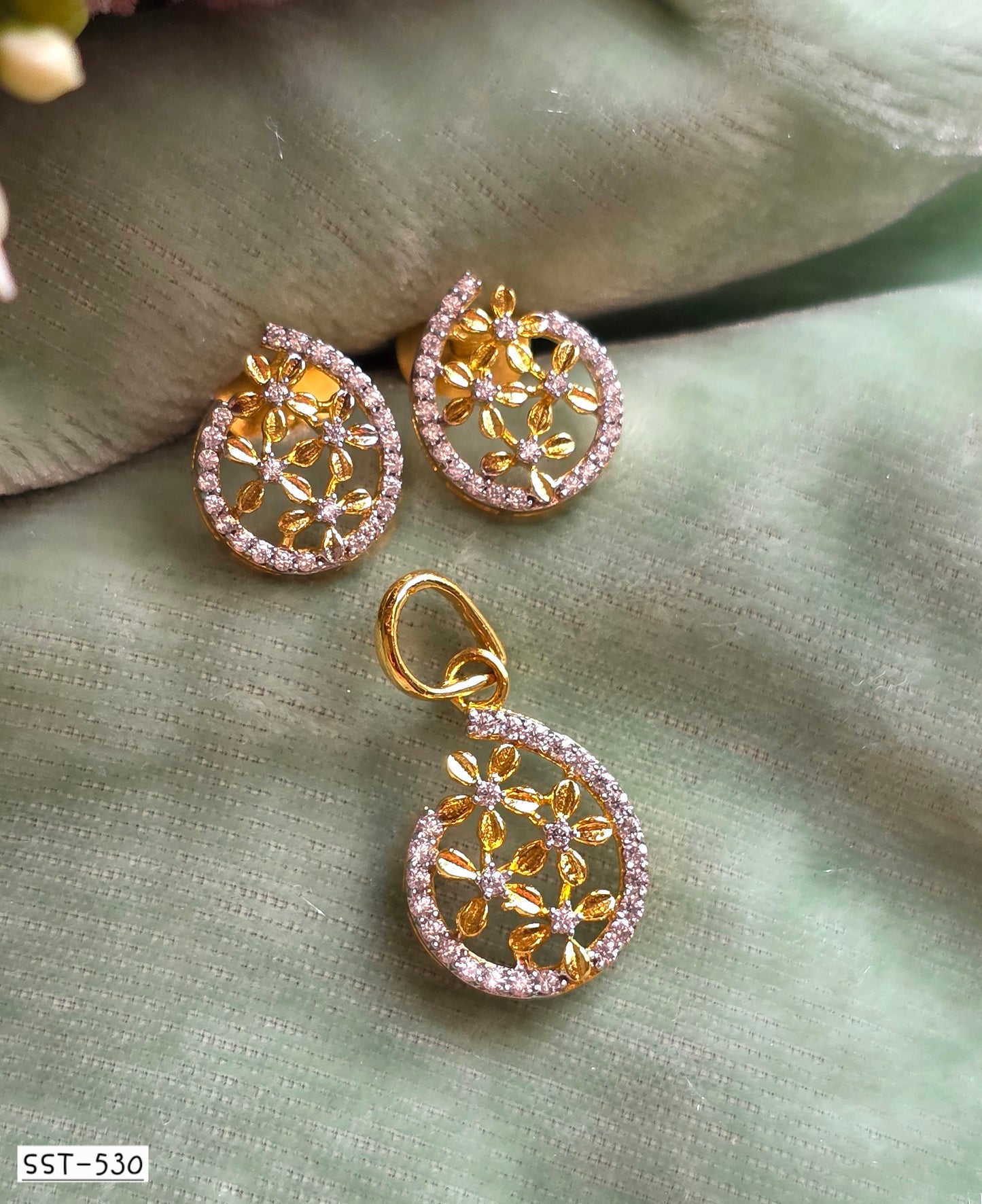 SST 530 | FLORAL WHIRL PENDANT AND EARRINGS SET