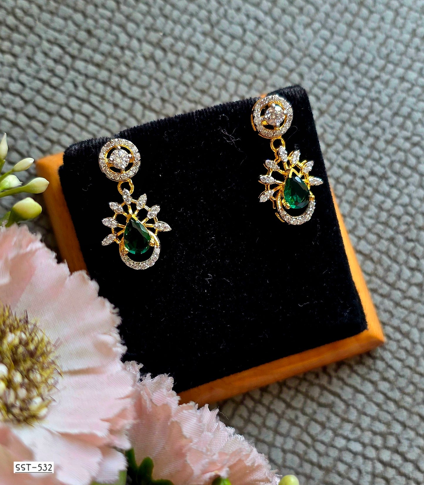 SST 532 | EMERALD RADIANCE DROP EARRINGS