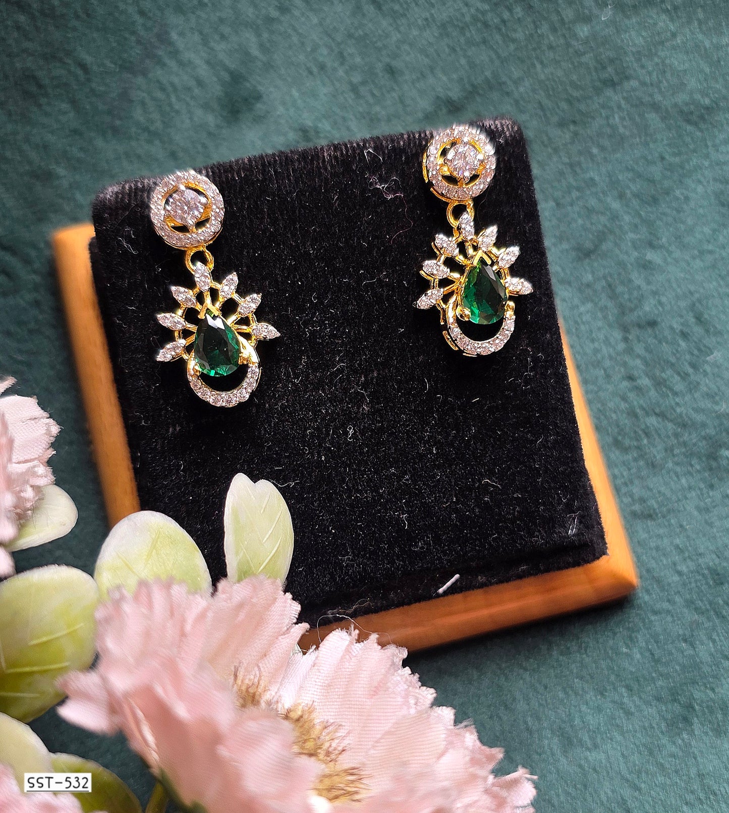 SST 532 | EMERALD RADIANCE DROP EARRINGS