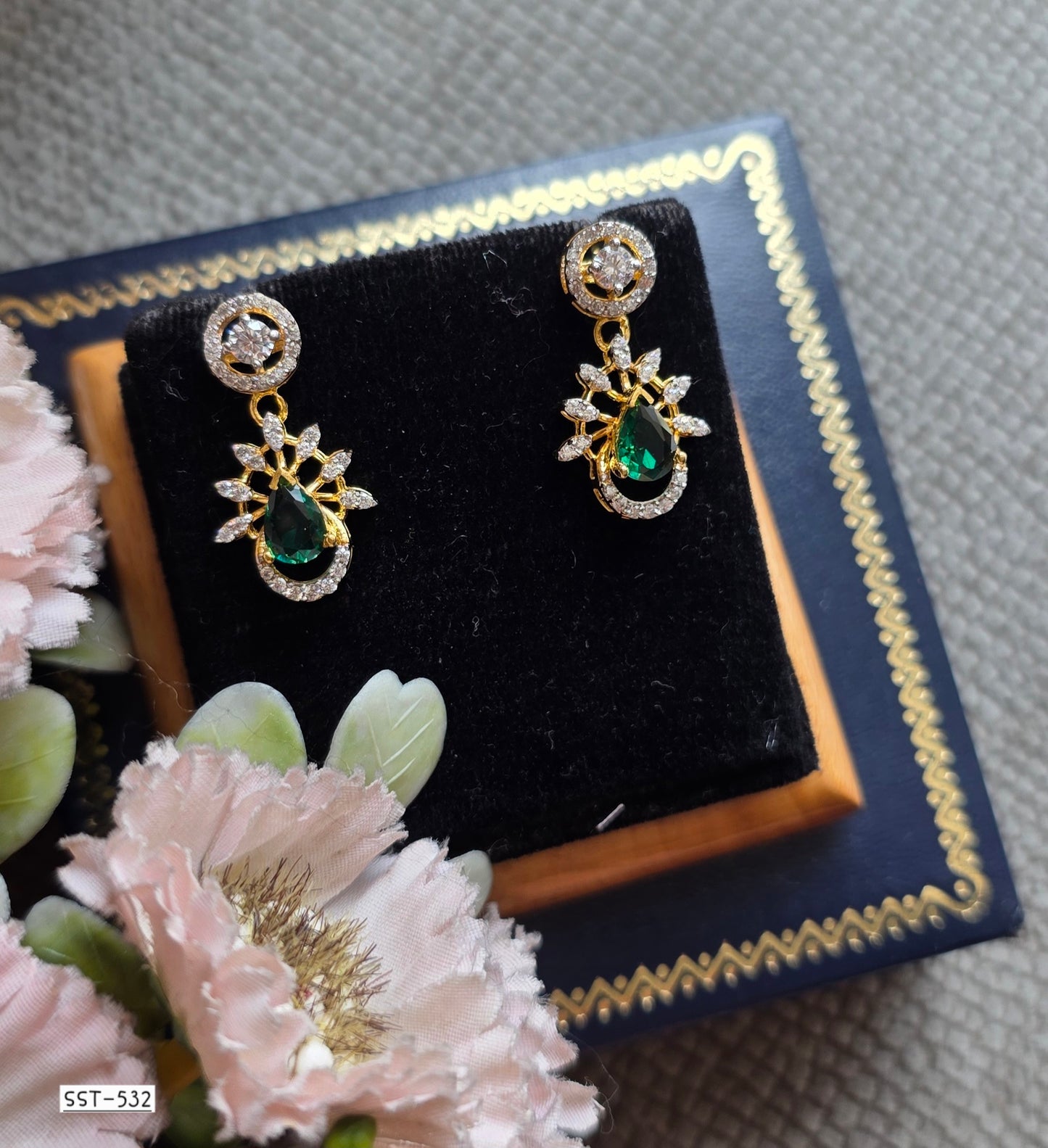 SST 532 | EMERALD RADIANCE DROP EARRINGS
