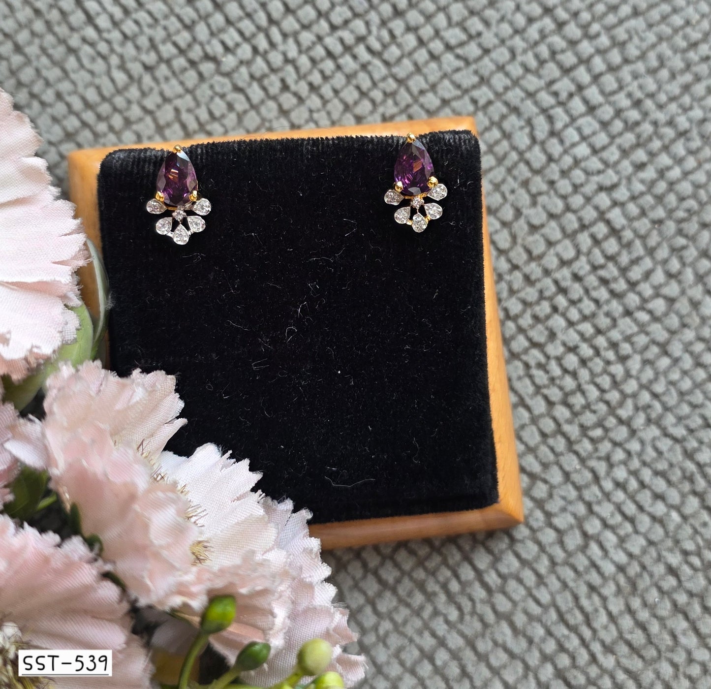 SST 539Amt |  TEARDROP EARRINGS WITH DAZZLING ACCENTS